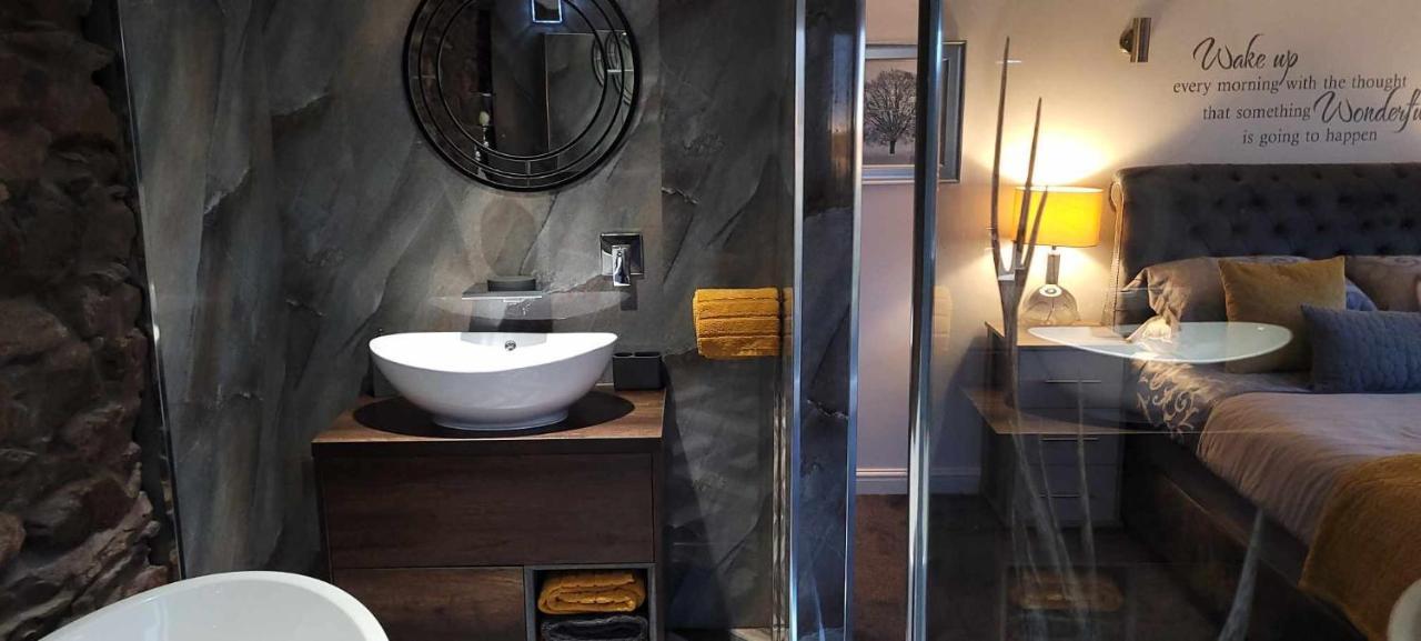 No 7 Boutique Apartment ウルバーストン エクステリア 写真
